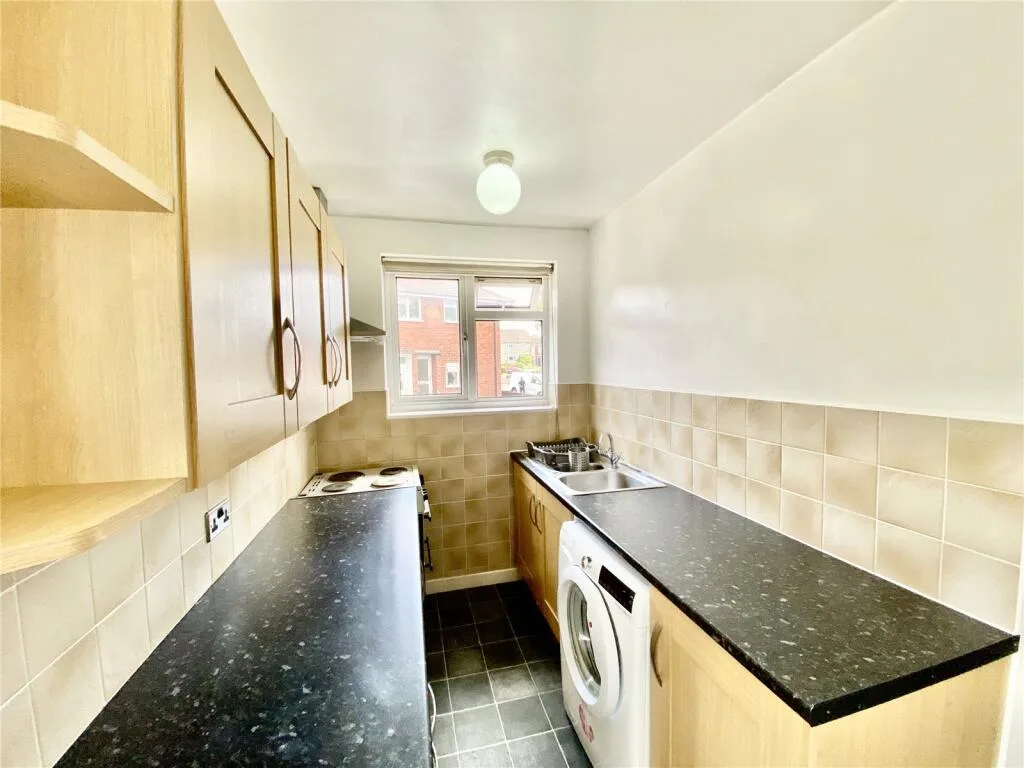 2 bedroom maisonette for rent