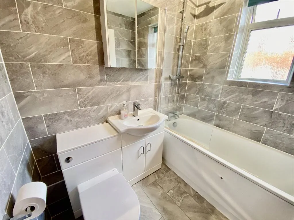 2 bedroom maisonette for rent