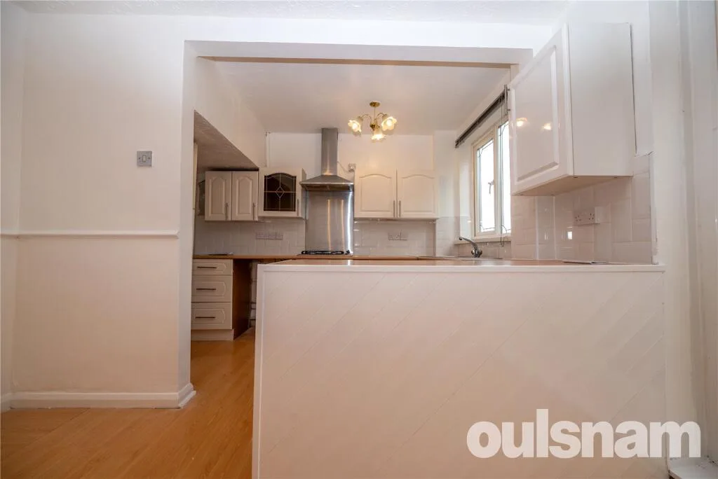 3 bedroom semi-detached house for rent