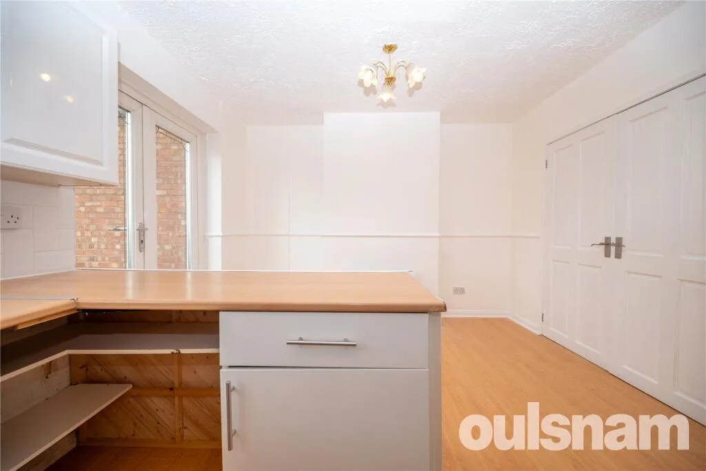 3 bedroom semi-detached house for rent