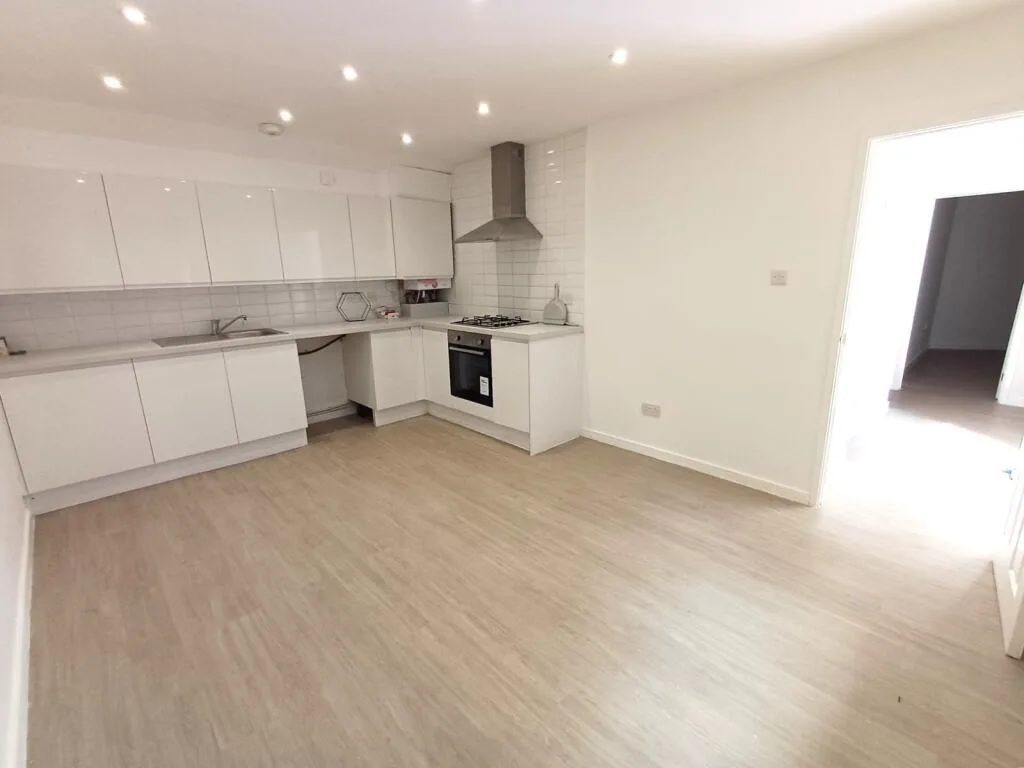 3 bedroom flat for rent