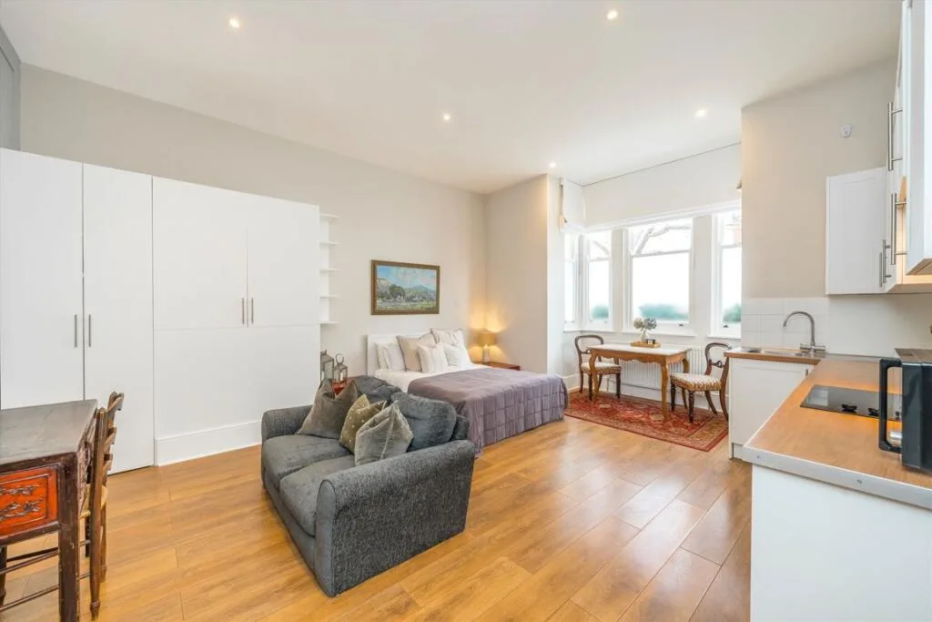 Studio flat for rent