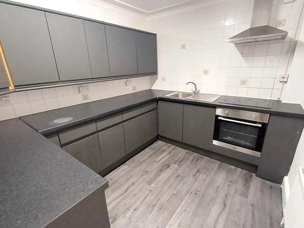 4 bedroom flat for rent
