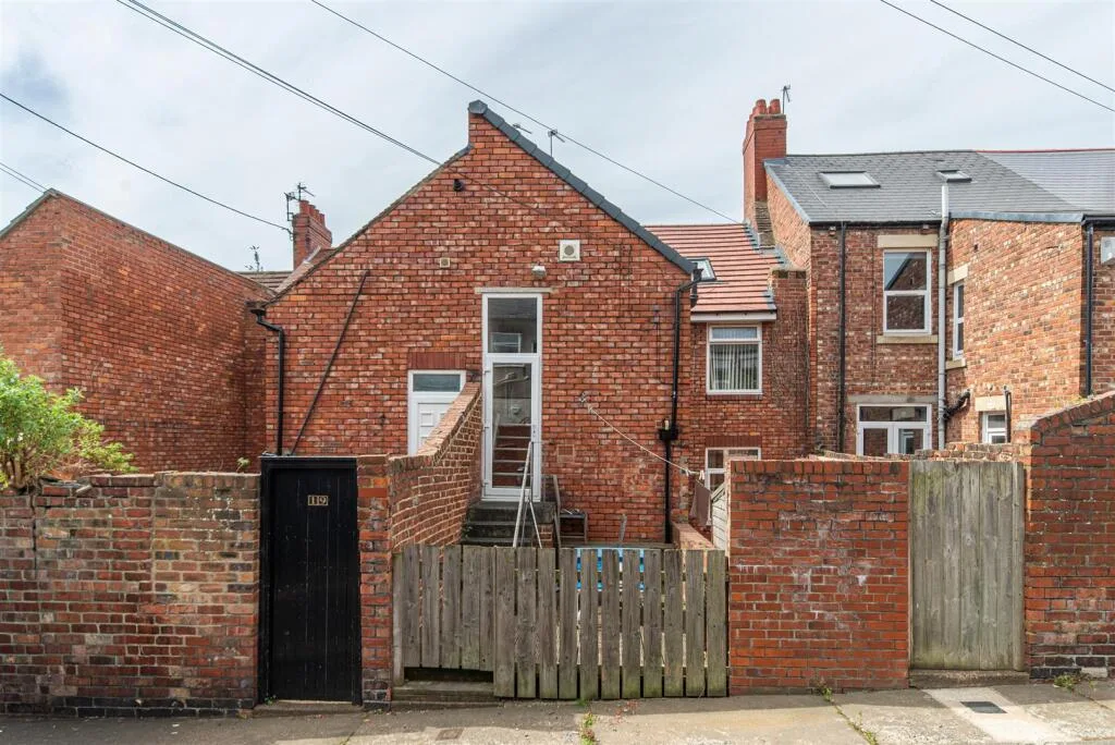 5 bedroom maisonette for rent