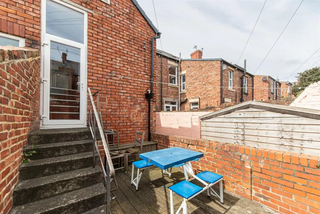 5 bedroom maisonette for rent