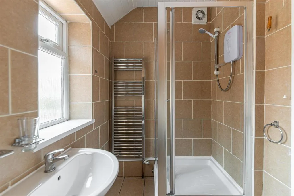 5 bedroom maisonette for rent