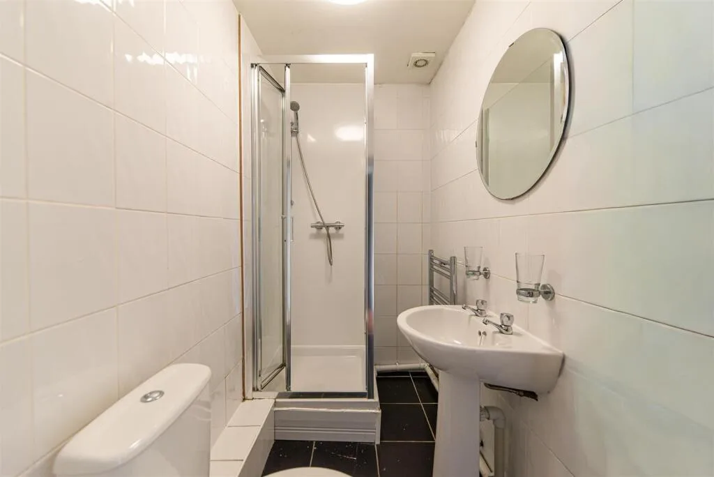5 bedroom maisonette for rent
