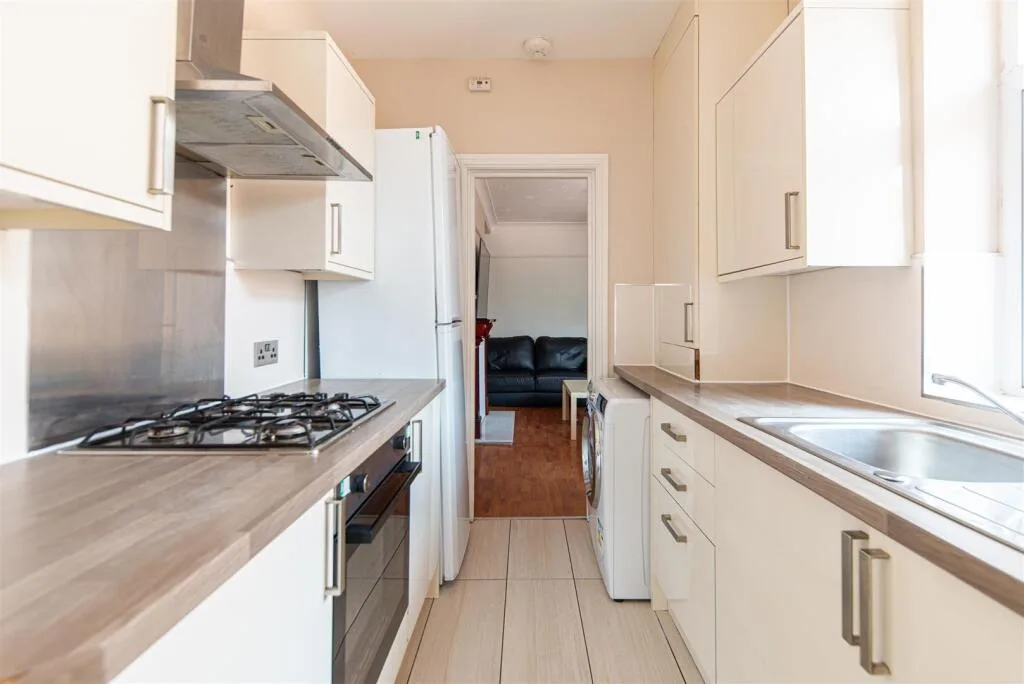 5 bedroom maisonette for rent