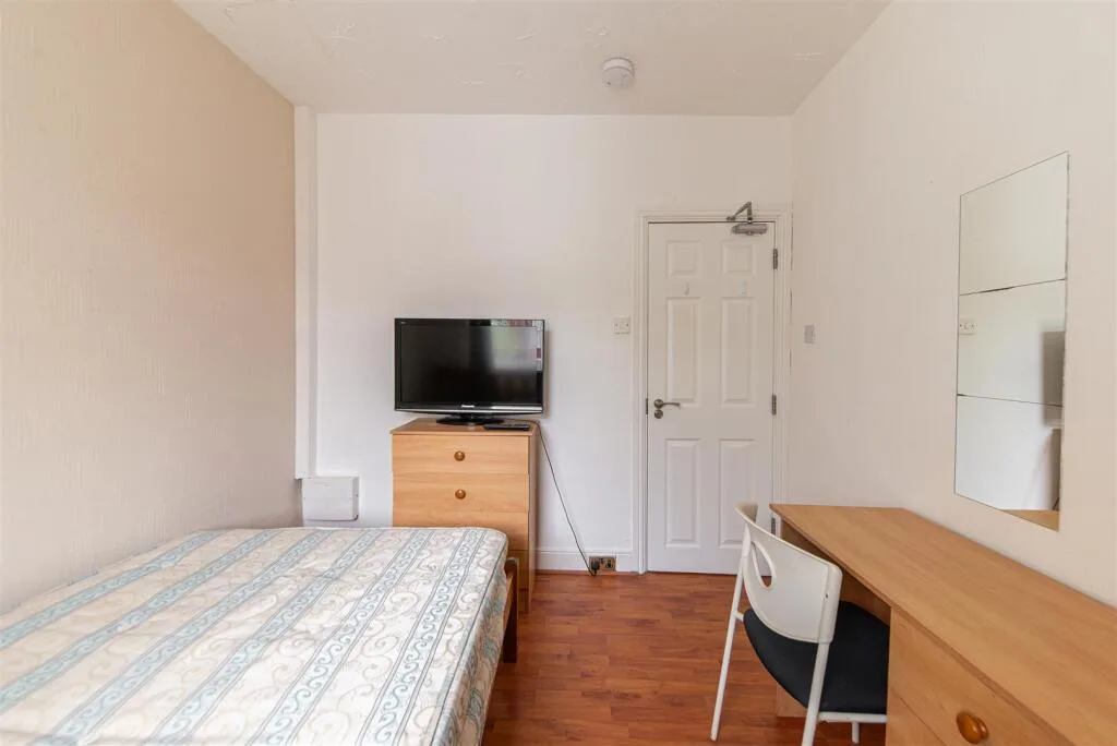 5 bedroom maisonette for rent