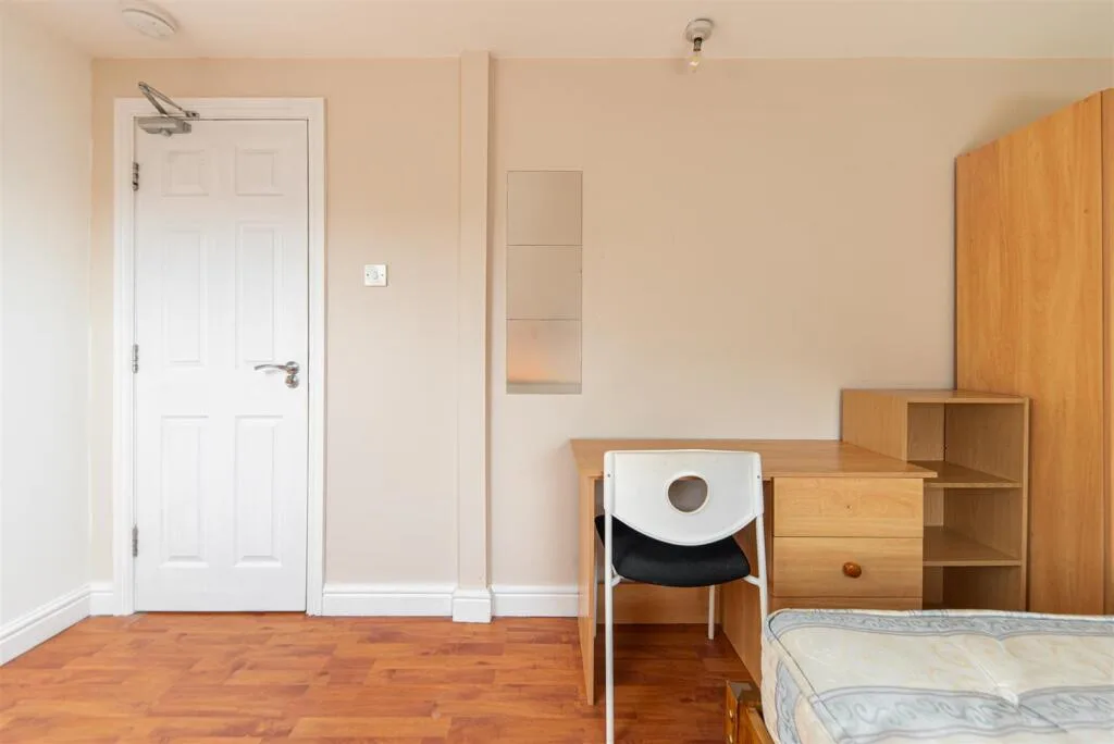 5 bedroom maisonette for rent