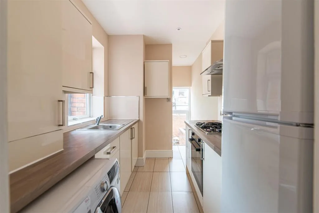 5 bedroom maisonette for rent