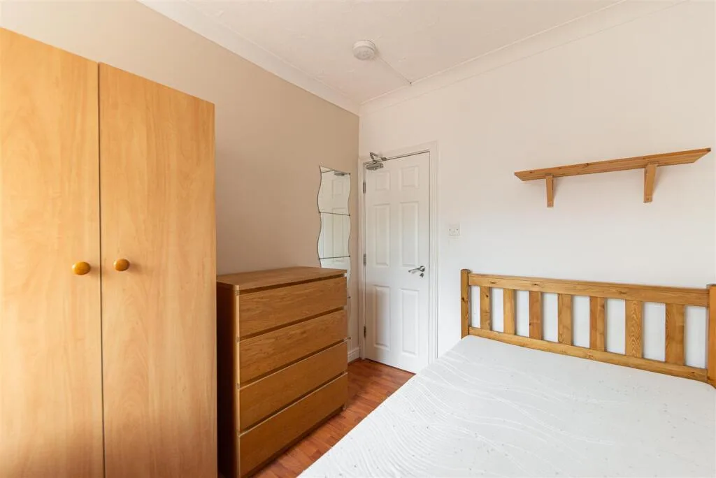 5 bedroom maisonette for rent