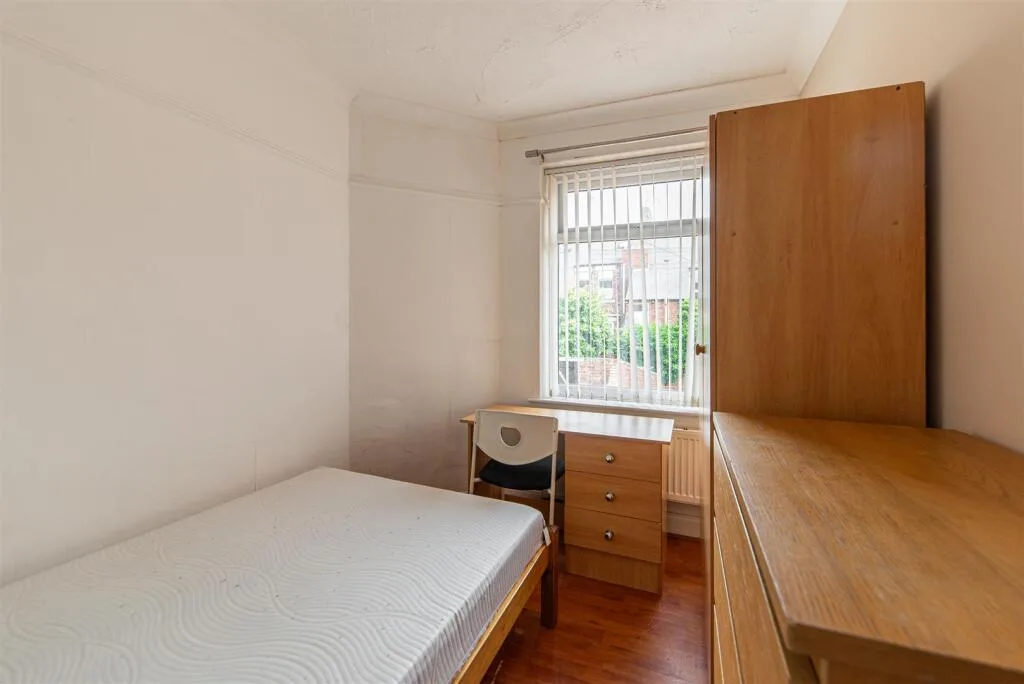 5 bedroom maisonette for rent