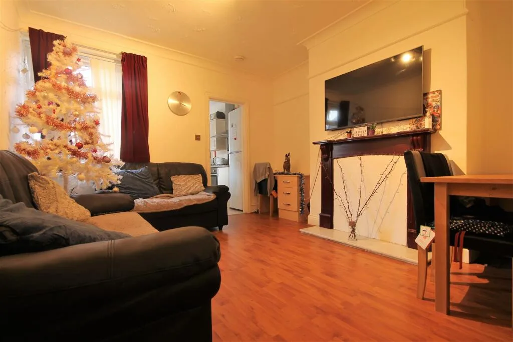 5 bedroom maisonette for rent