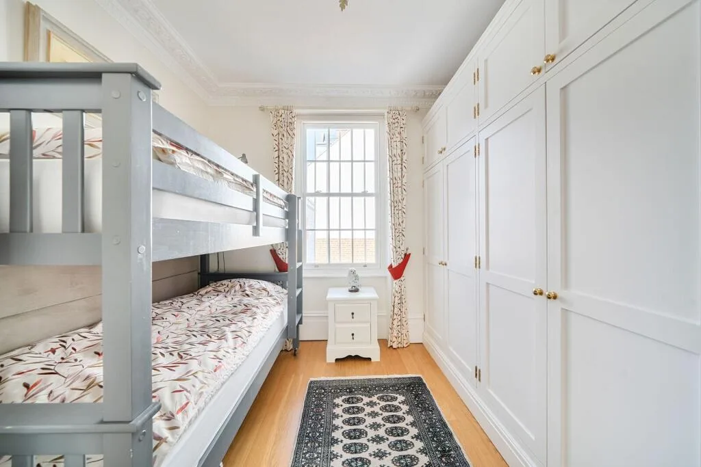 3 bedroom end of terrace house for rent