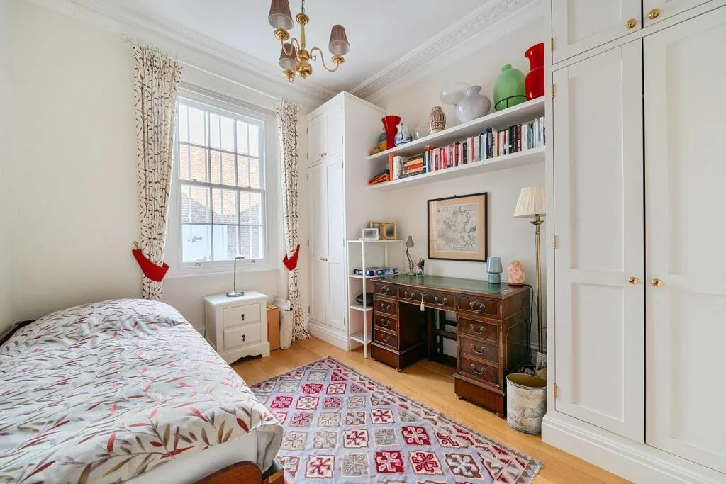 3 bedroom end of terrace house for rent
