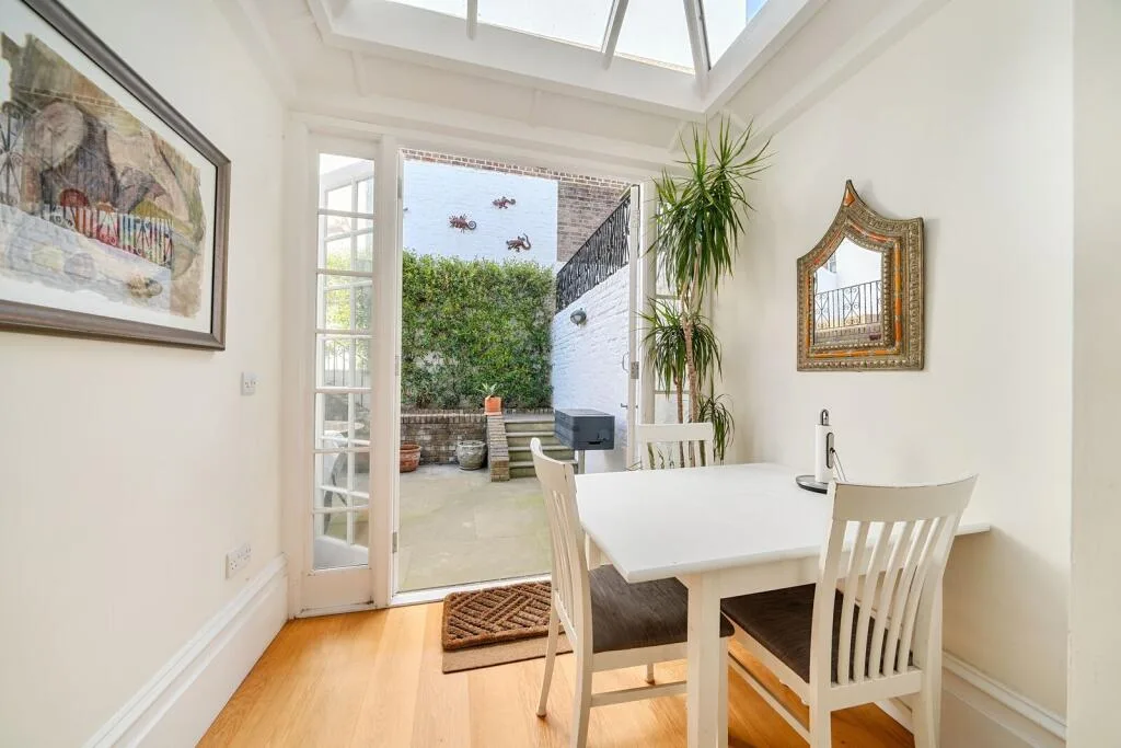 3 bedroom end of terrace house for rent