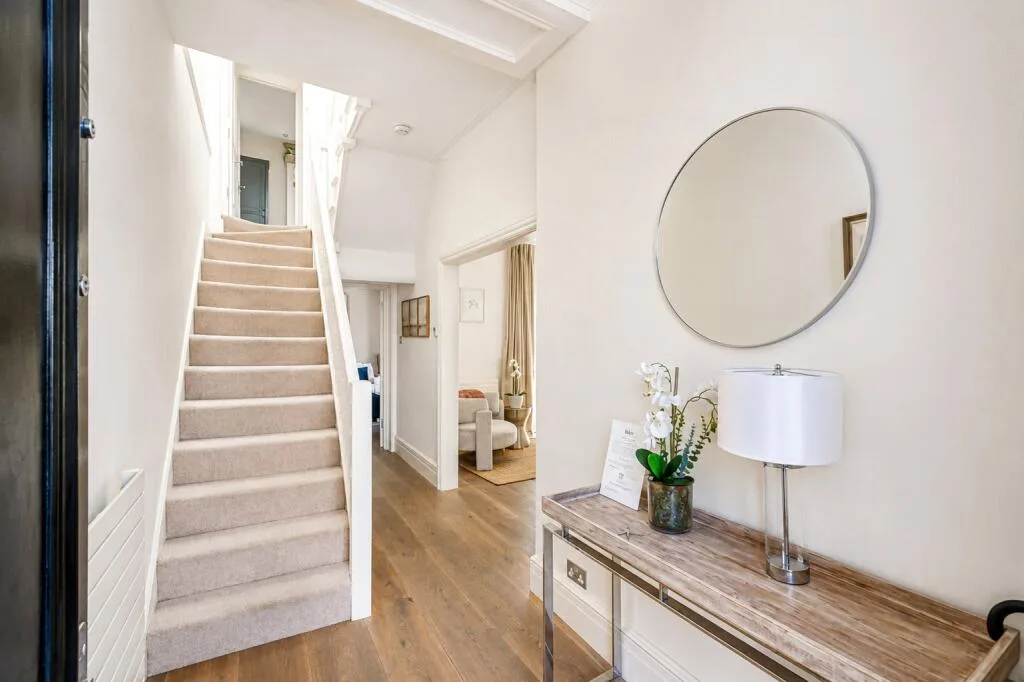 5 bedroom terraced house for rent