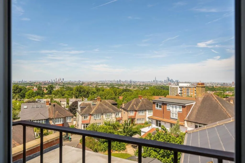 3 bedroom end of terrace house for rent