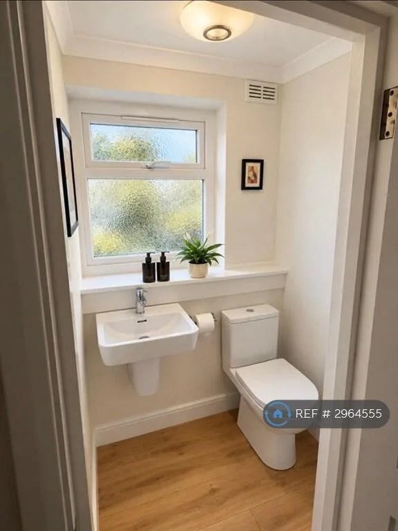 5 bedroom semi-detached house for rent