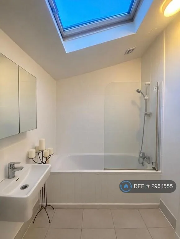 5 bedroom semi-detached house for rent