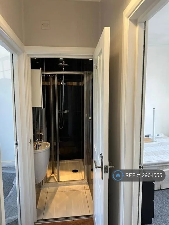 5 bedroom semi-detached house for rent