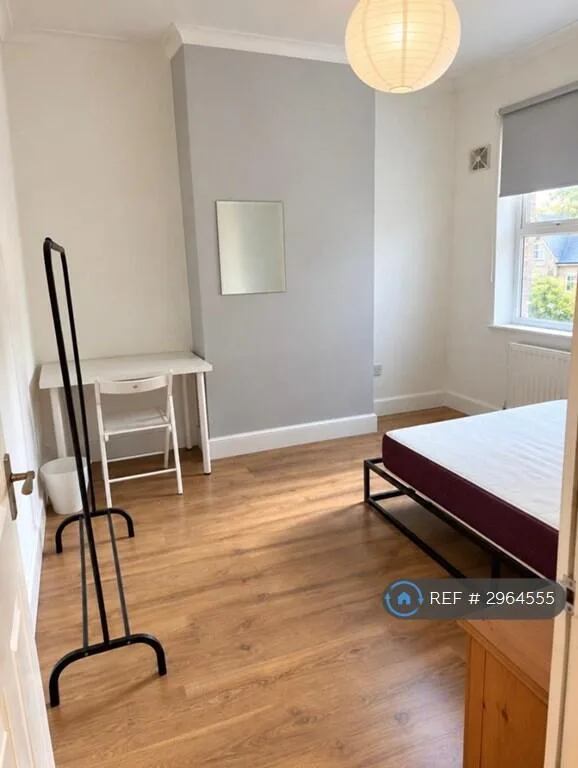 5 bedroom semi-detached house for rent