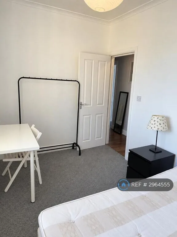 5 bedroom semi-detached house for rent