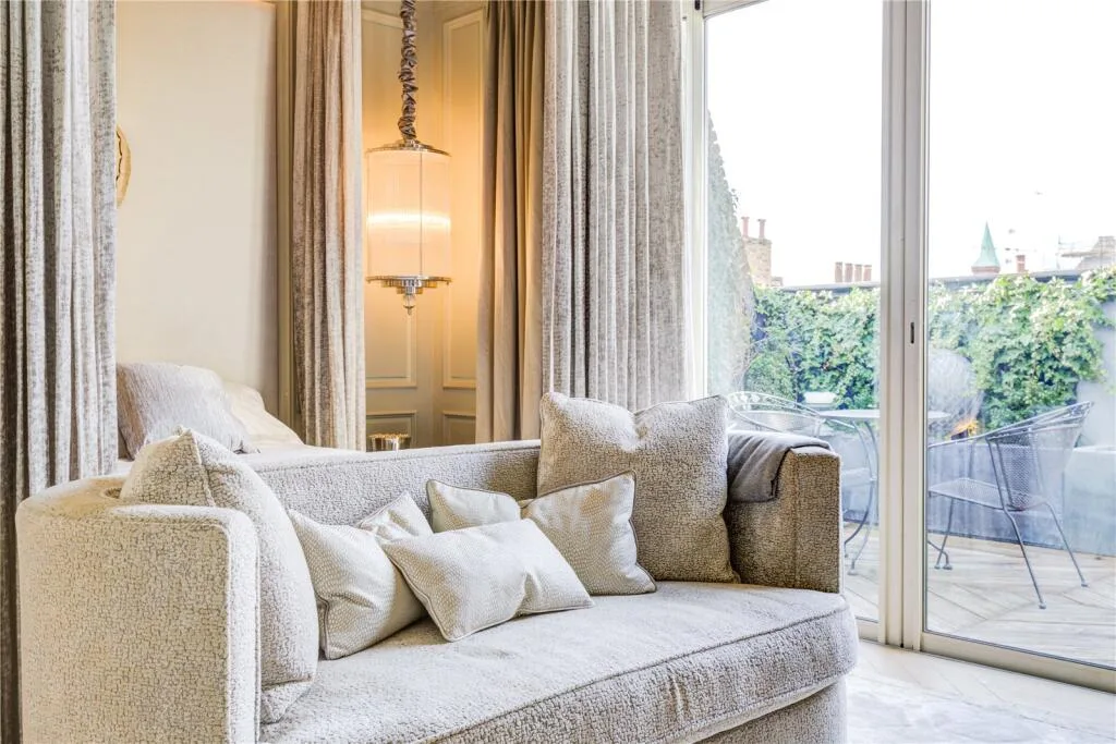 2 bedroom penthouse for rent