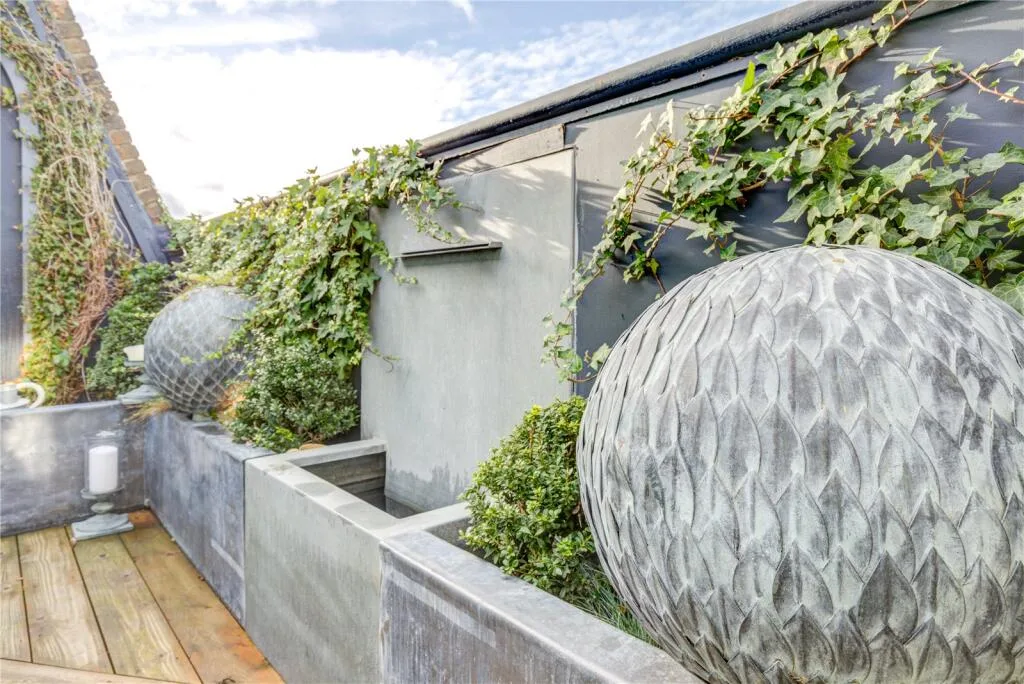2 bedroom penthouse for rent