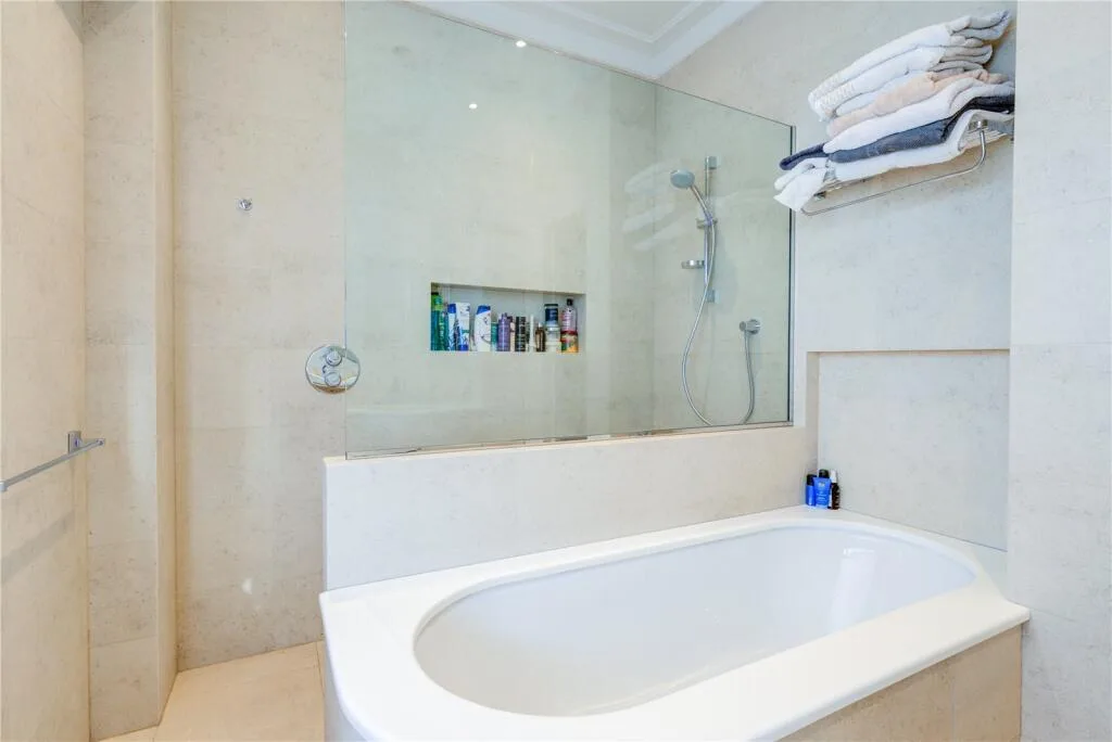 2 bedroom penthouse for rent
