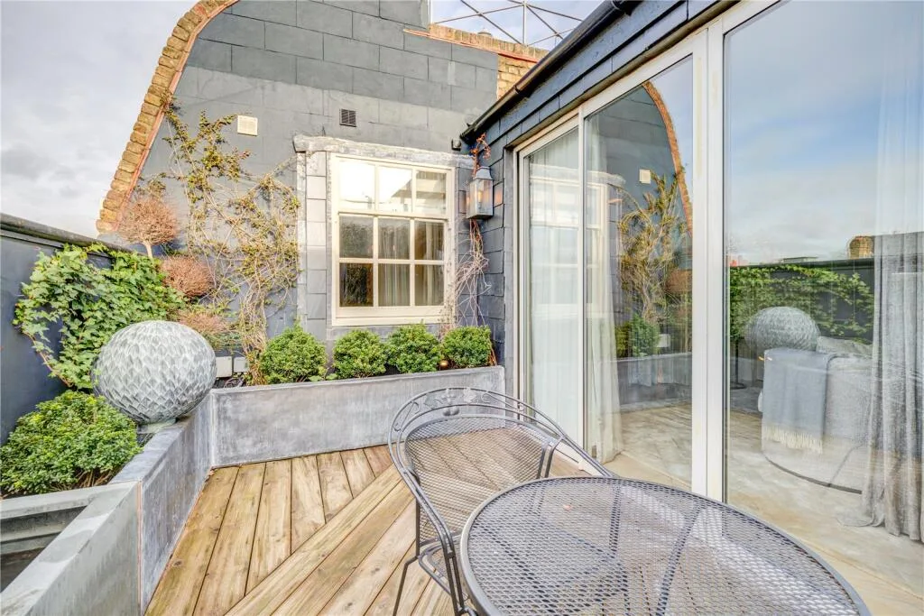 2 bedroom penthouse for rent