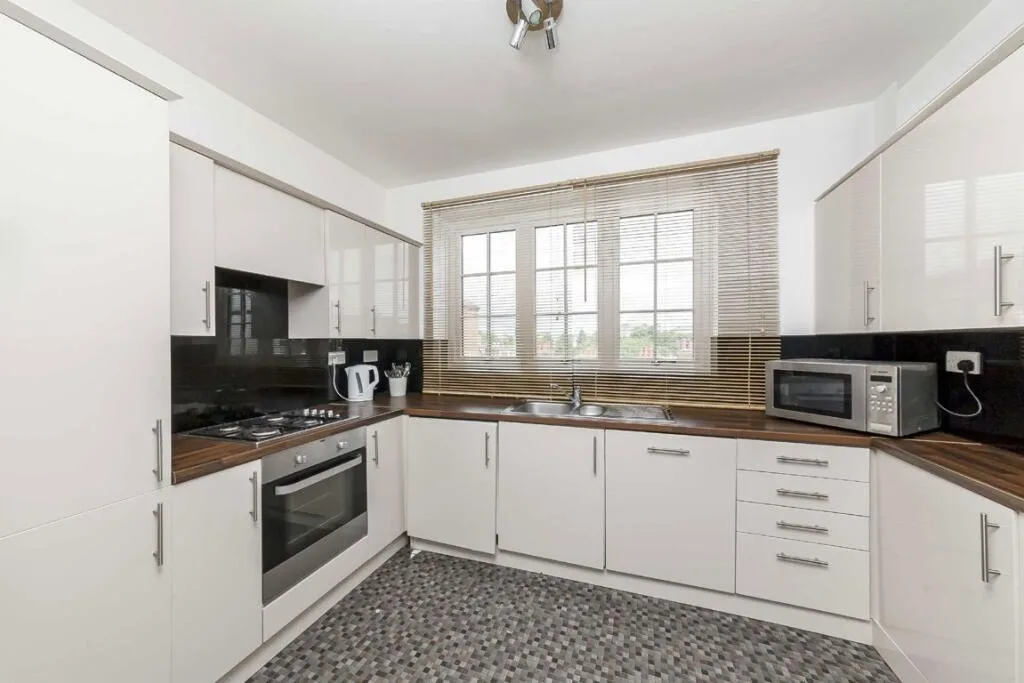 4 bedroom flat for rent