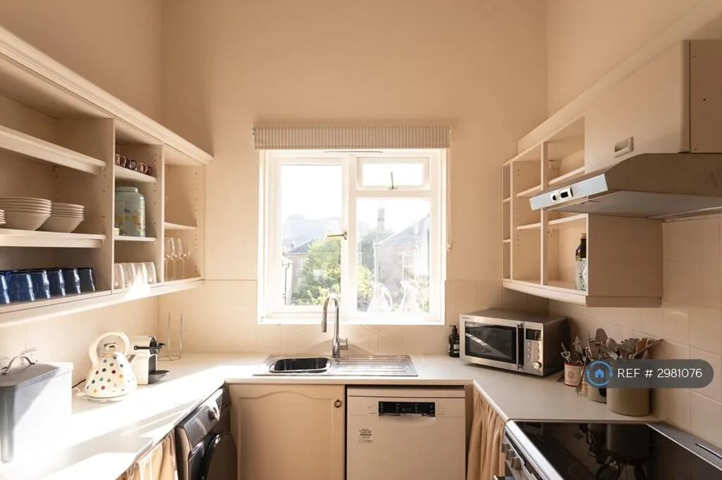 4 bedroom maisonette for rent