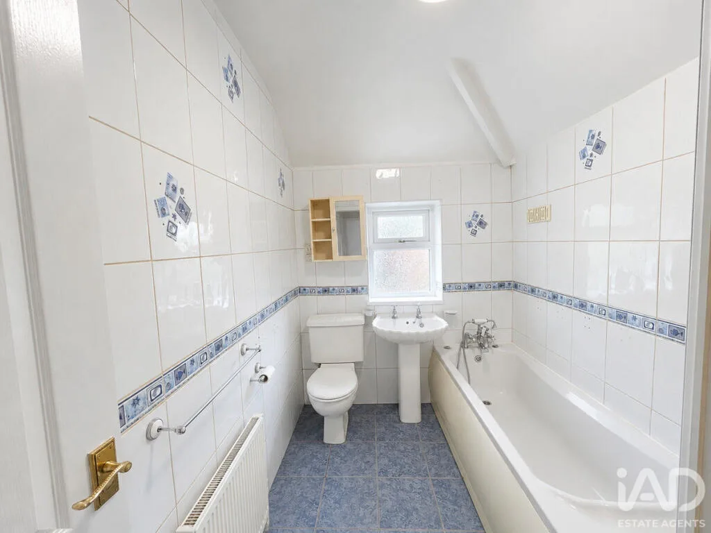3 bedroom semi-detached house for rent