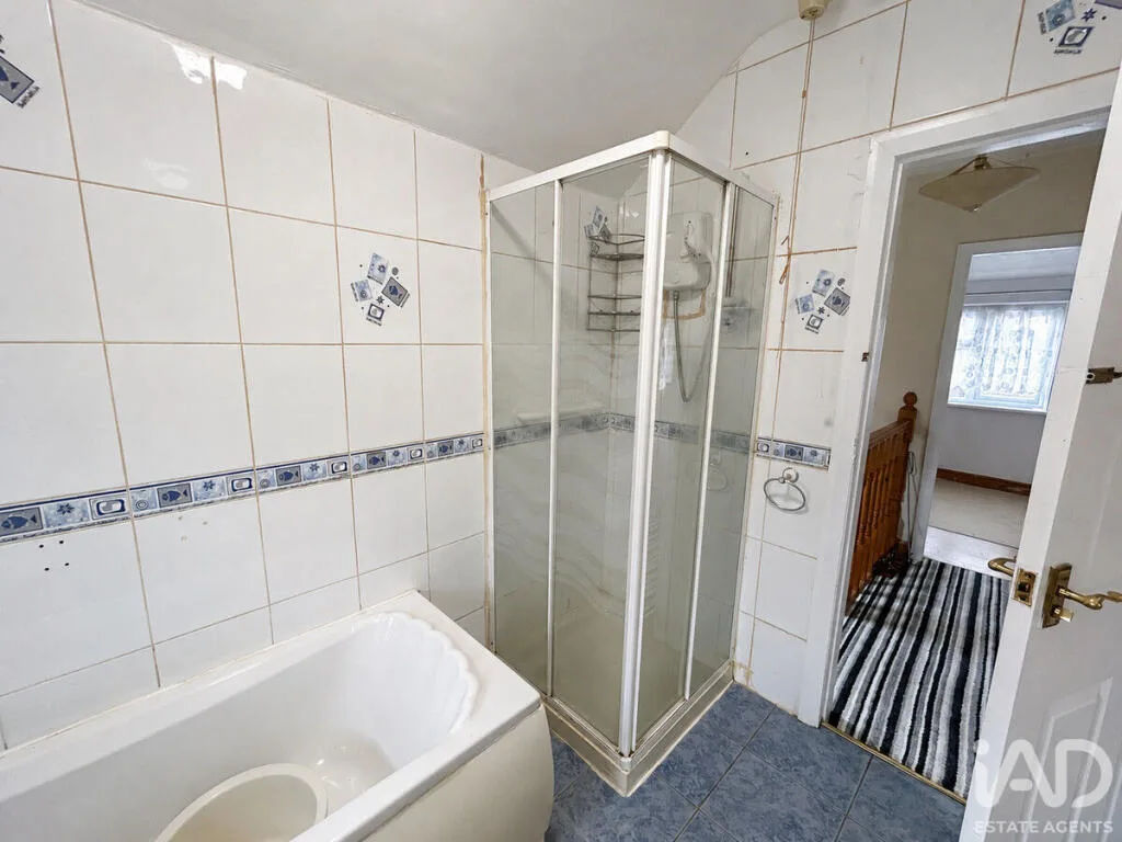 3 bedroom semi-detached house for rent