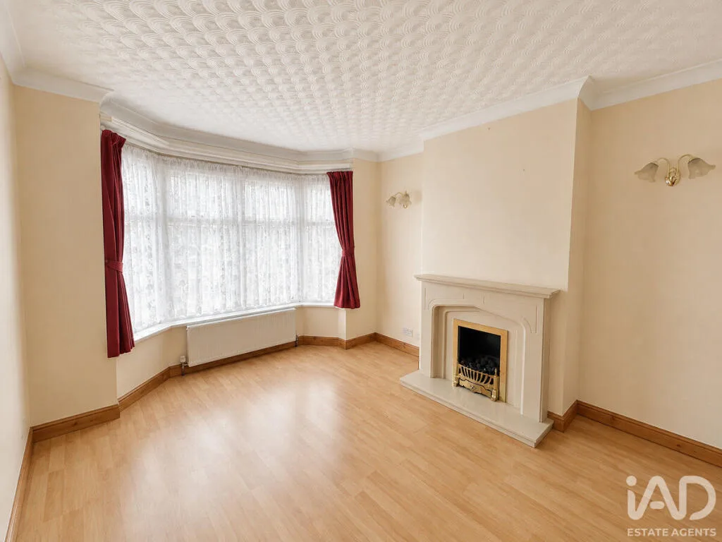 3 bedroom semi-detached house for rent