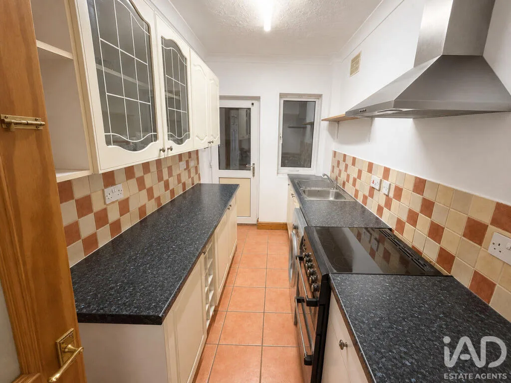 3 bedroom semi-detached house for rent