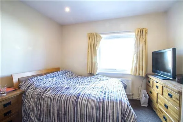 3 bedroom end of terrace house for rent