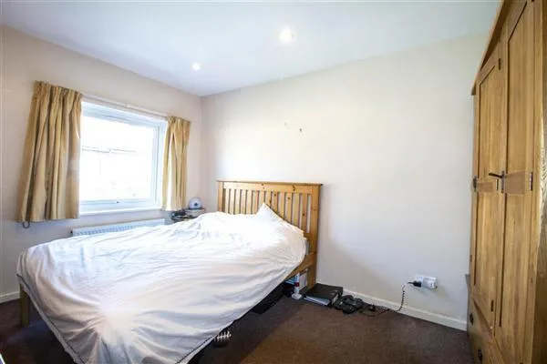 3 bedroom end of terrace house for rent