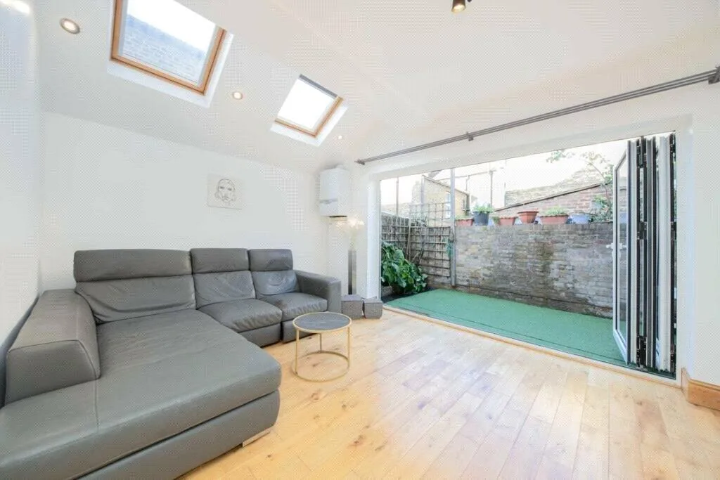 2 bedroom flat for rent