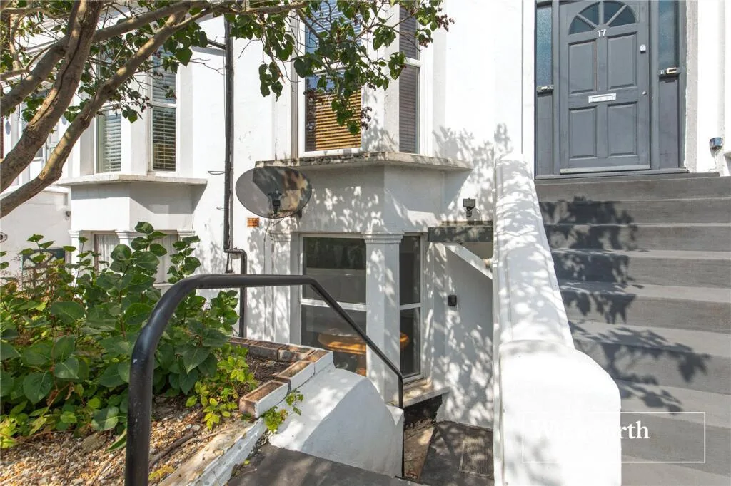 2 bedroom maisonette for rent