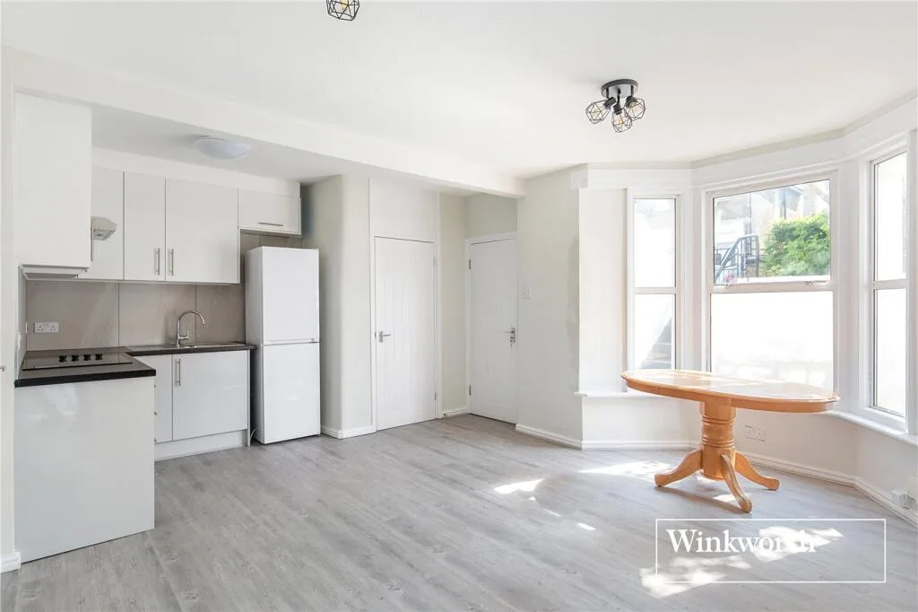 2 bedroom maisonette for rent