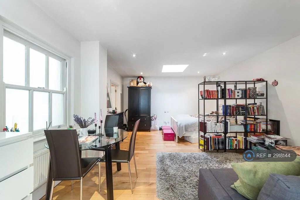Studio flat for rent