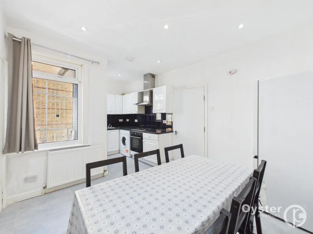 3 bedroom maisonette for rent