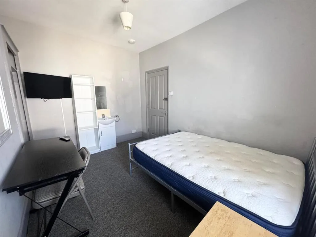 5 bedroom house for rent