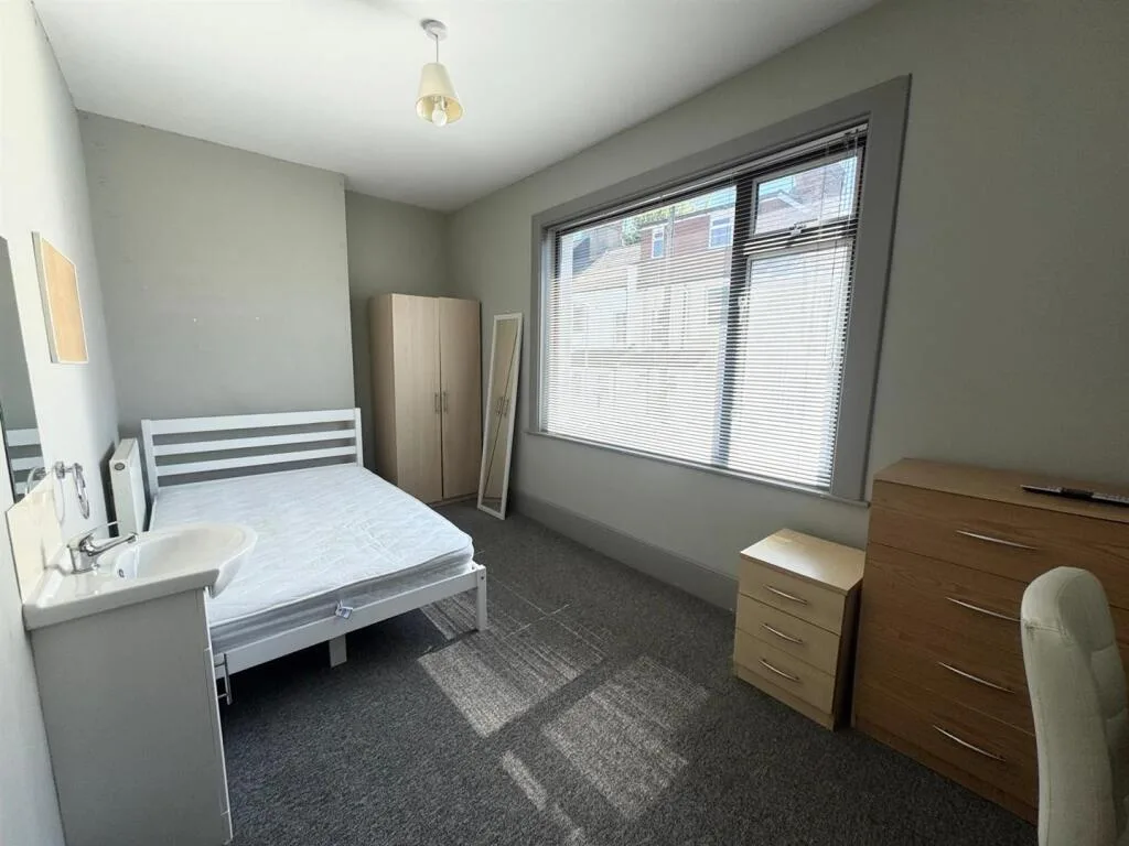 5 bedroom house for rent