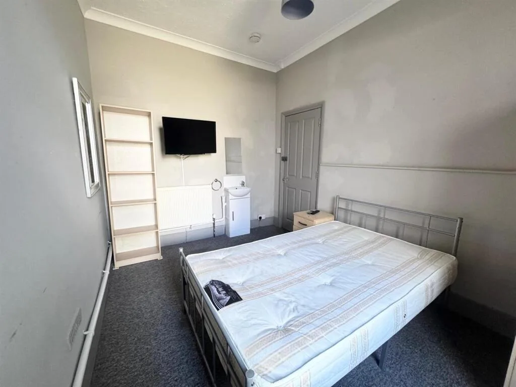 5 bedroom house for rent
