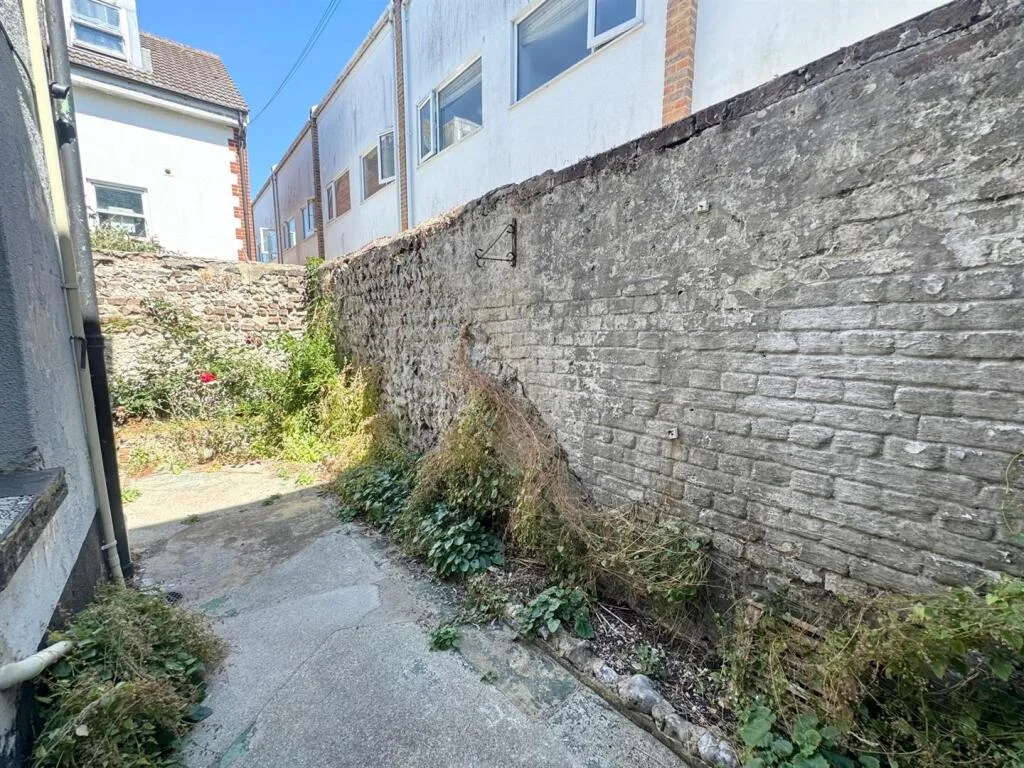 5 bedroom house for rent