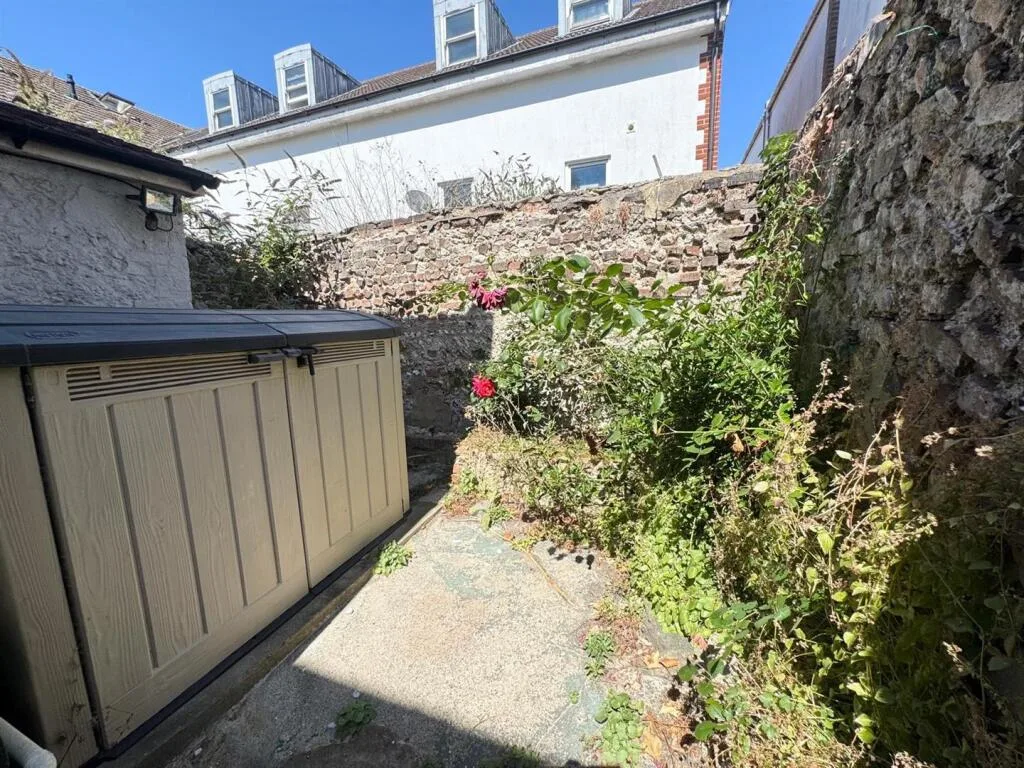 5 bedroom house for rent